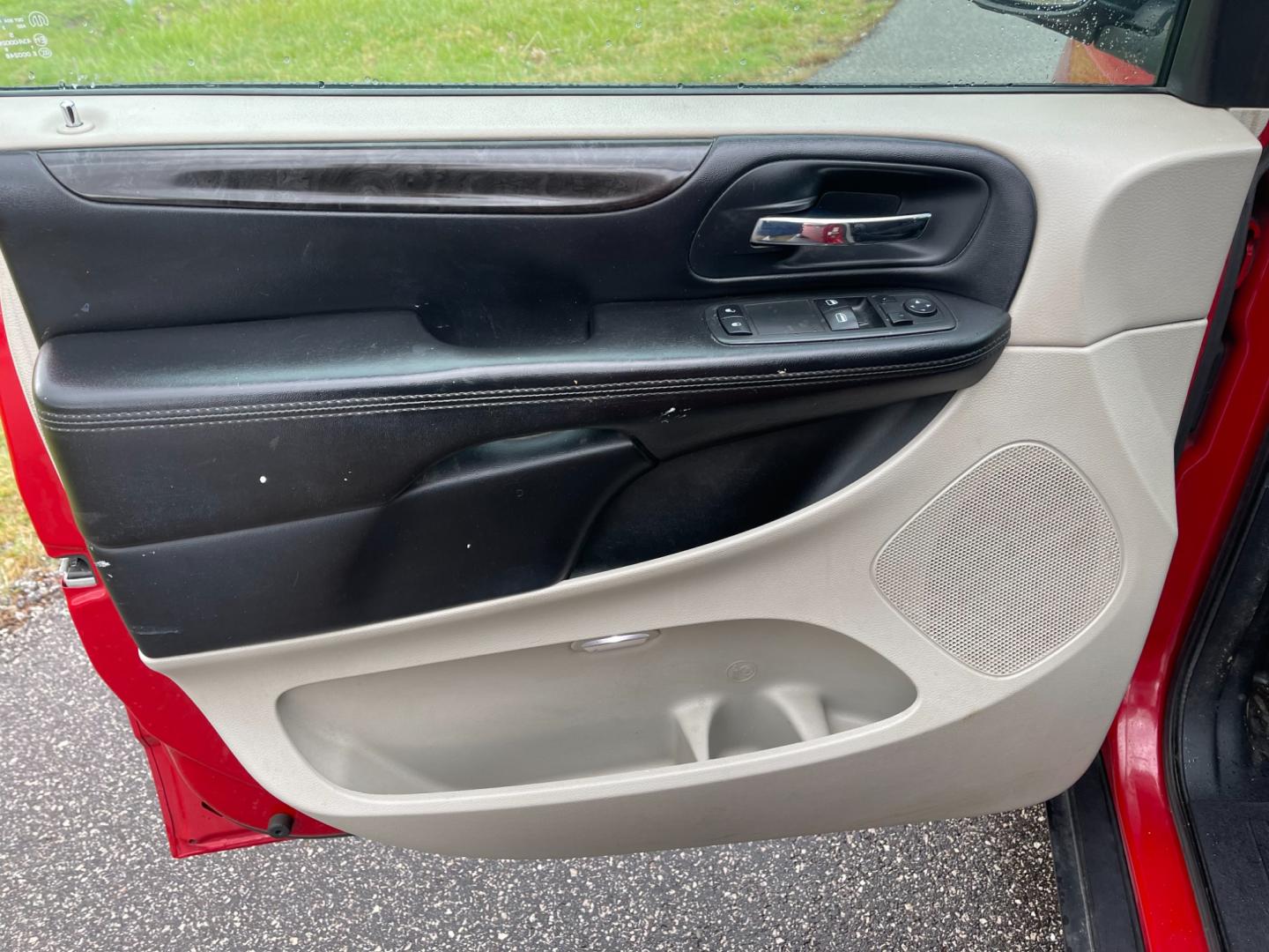 2014 Red /Black Dodge Cargo Van Tradesman (2C4JRGAG6ER) with an 3.6L V6 DOHC 24V engine, 6-Speed Automatic transmission, located at 547 E. Main St., Orwell, OH, 44076, (440) 437-5893, 41.535435, -80.847855 - This 2014 Ram C/V Tradesman is a versatile commercial van equipped with a 3.6-liter Pentastar V6 engine mated to a 6-speed automatic transmission. This one-owner vehicle boasts an auto-dimming rearview mirror, a payload capacity of 1,800 pounds, and a towing capacity of 3,600 pounds. With its robust - Photo#18